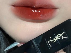 YSL 蜜桃色 4117 绝美唇釉，打造清新自然妆感